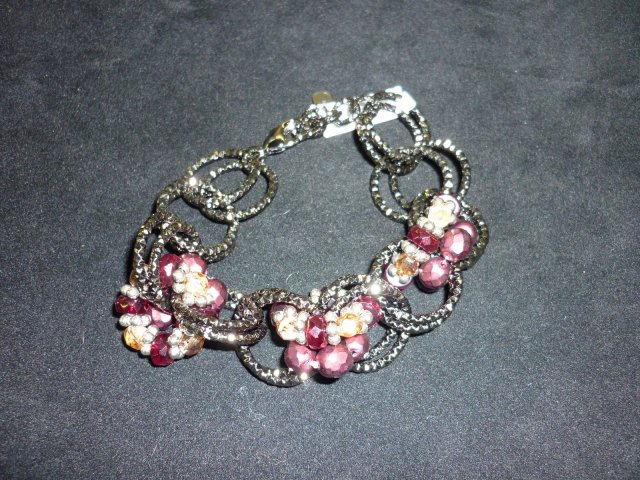 bracciale f